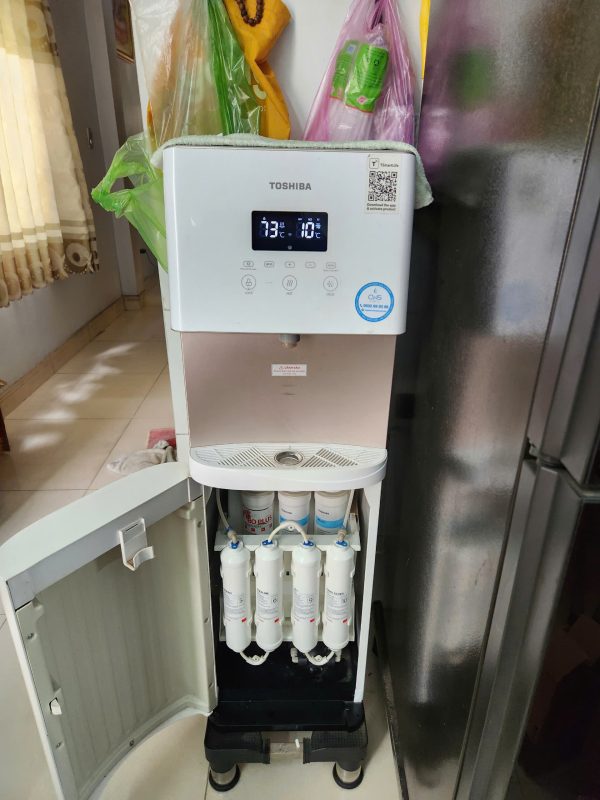 CWS thay thế lõi lọc Toshiba mới tại nhà khách hàng