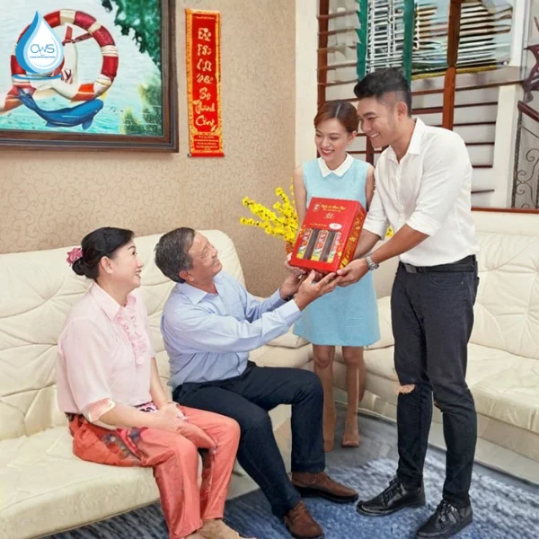 Ý Nghĩa Của Phong Tục Mua Quà Biếu Tết Theo Văn Hóa Việt Nam